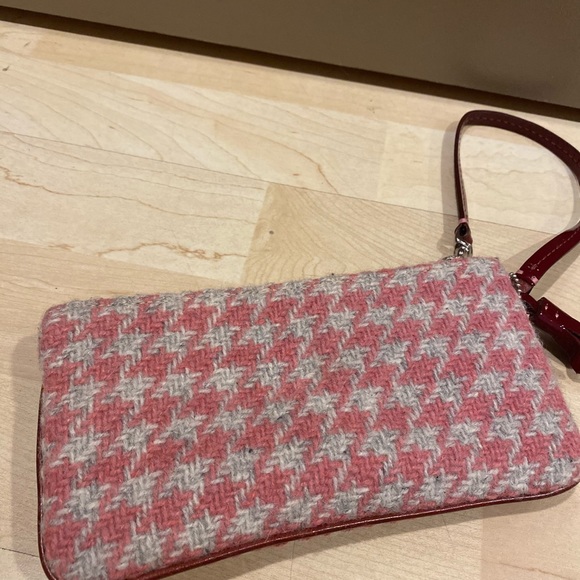 Coach houndstooth wristlet! - Picture 4 of 5